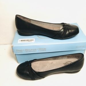 Life Stride Black Leather Women’s Flat Size 7